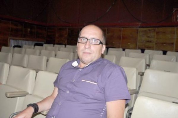Cristian Mitescu, actor, regizor şi scenograf aduce un suflu nou la Teatrul de Copii şi Tineret 